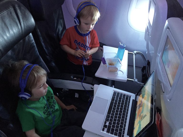 TOP 10 BOOKS ON TWIN PARENTING TwinMom