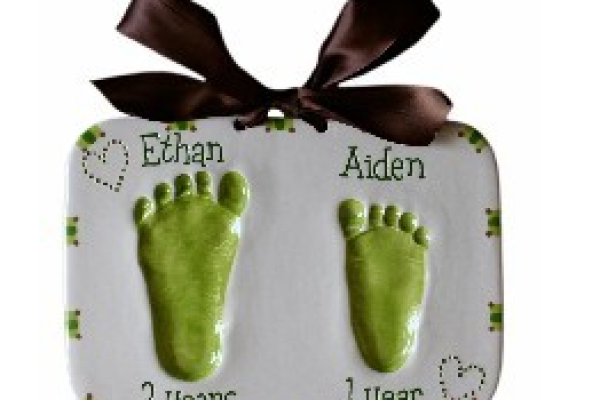 Cutest Personalized Gift Ideas for New Moms