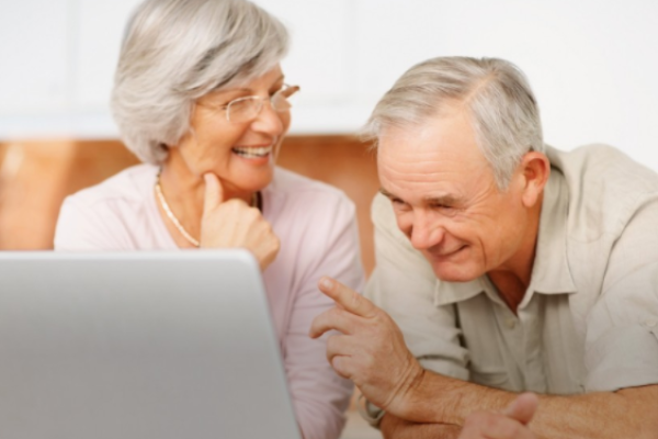3 Reasons We Should Be Helping Grandma and Grandpa use the Internet